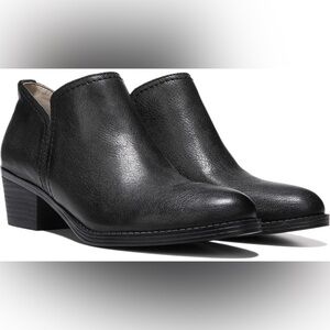 Naturalizer Zarie Bootie in Black leather
